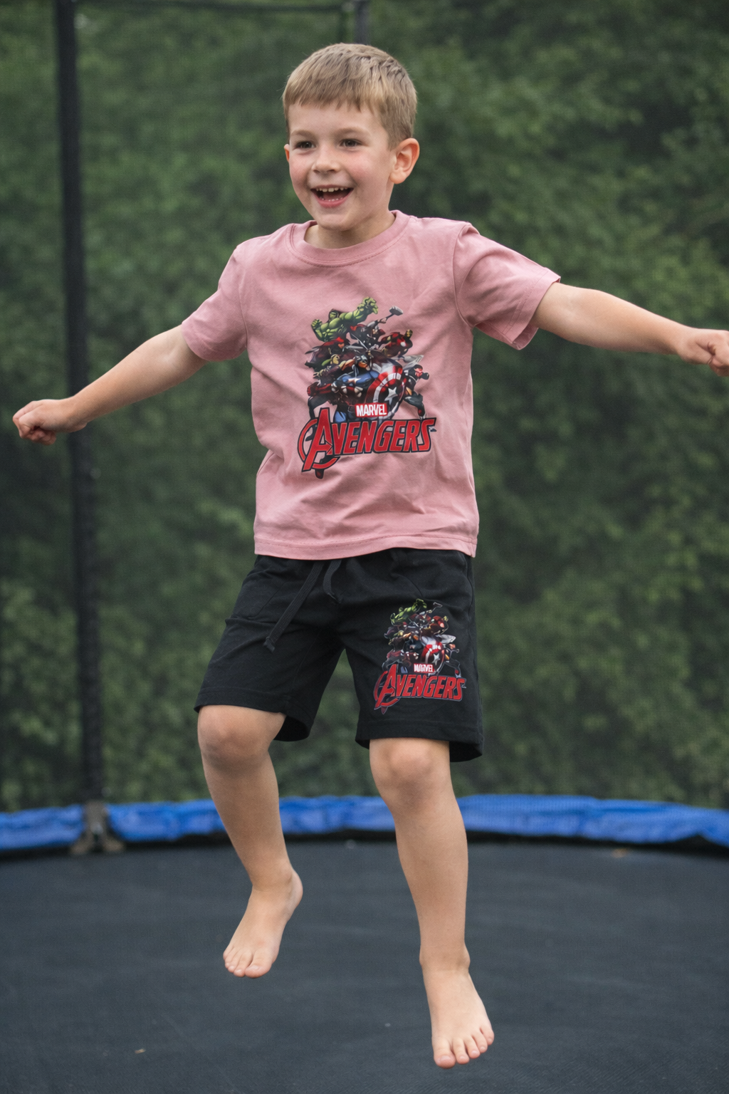 Avengers shirt and shorts size 6