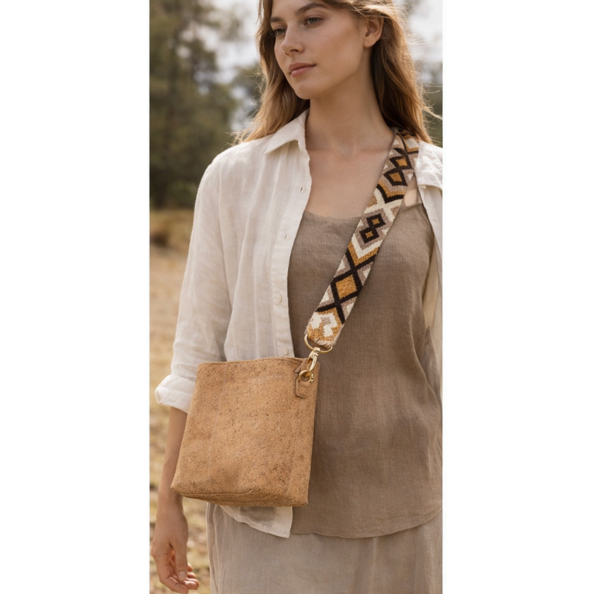 Beth cork shoulder bag